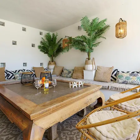 Golden Luxury Pool Retreat & - Happy