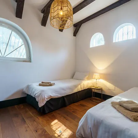 Golden Luxury Pool Retreat & - Happy *