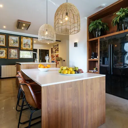 Golden Luxury Pool Retreat & - Happy