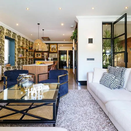 Golden Luxury Pool Retreat & - Happy Villa