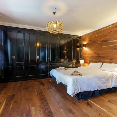 Golden Luxury Pool Retreat & - Happy *